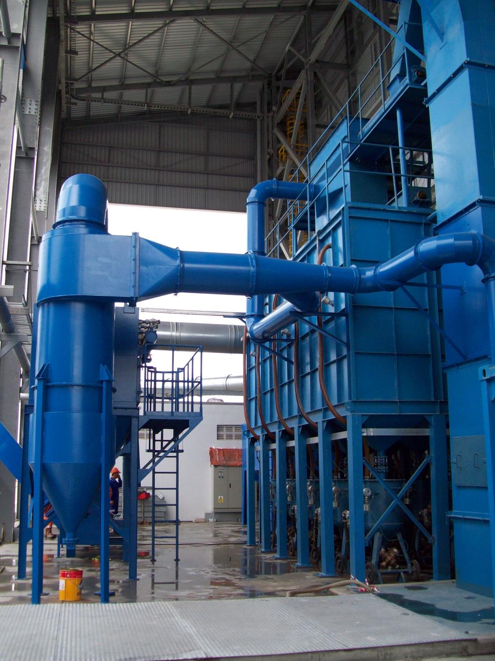 銷售到上海拋丸機：鋼管外壁拋丸除銹機的技術簡介和技術參數